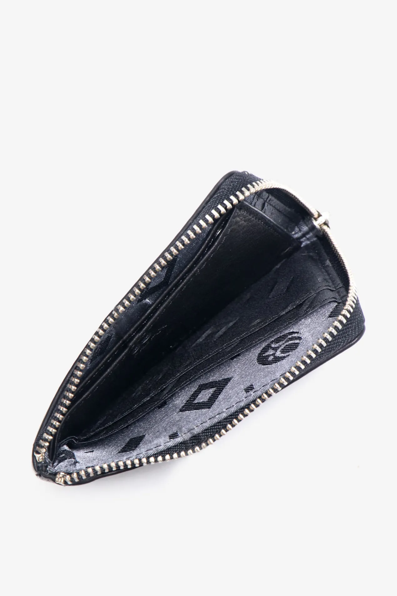 Venezia credit card holder Anja Black